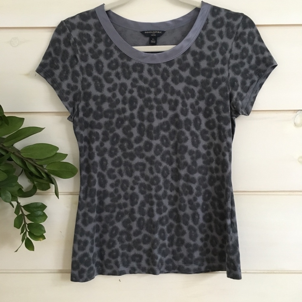 BANANA REPUBLIC blue leopard print tee